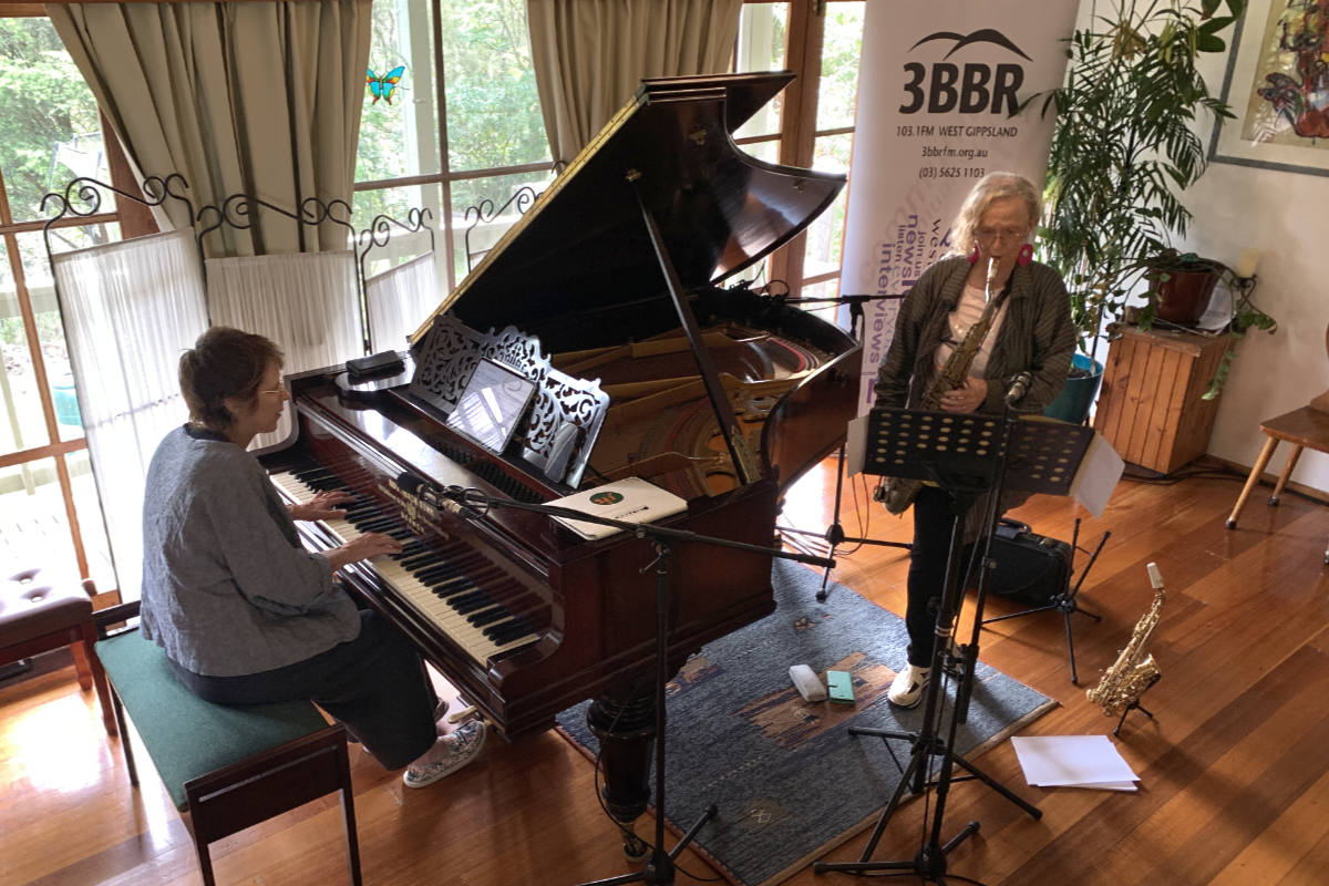 Andrea Keller and Sandy Evans at Yarragon Studio