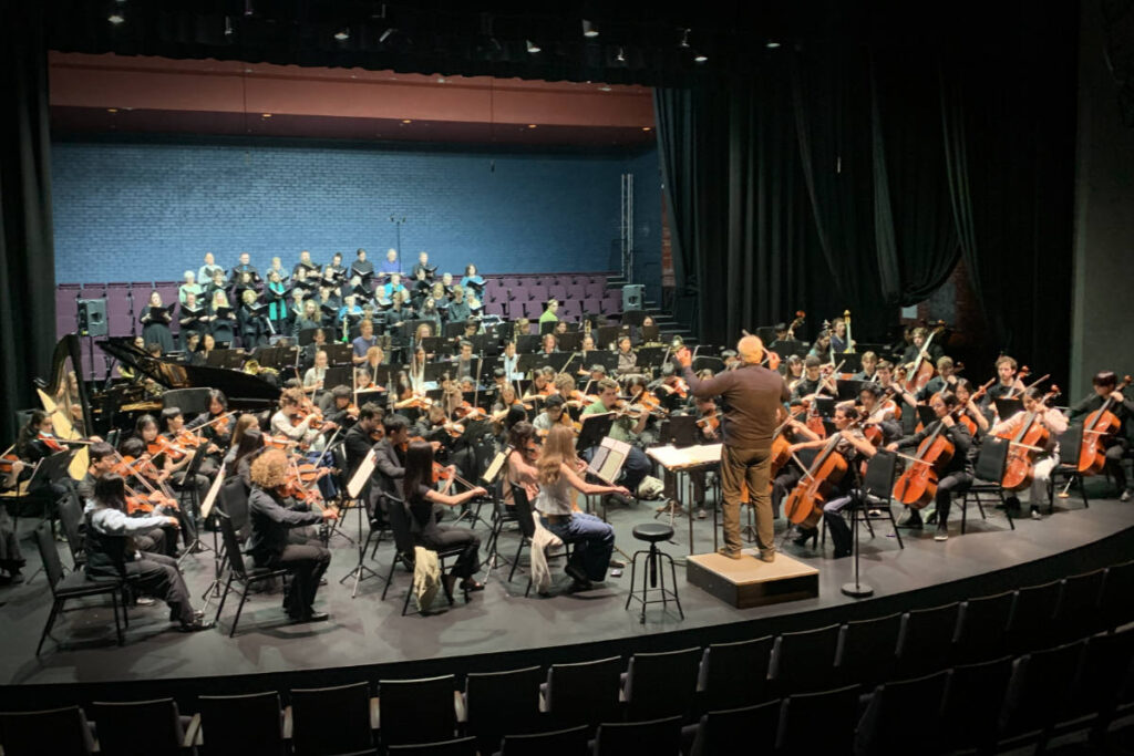 Melbourne Youth Orchestra cond. Brett Kelly rehearsing at WGAC
