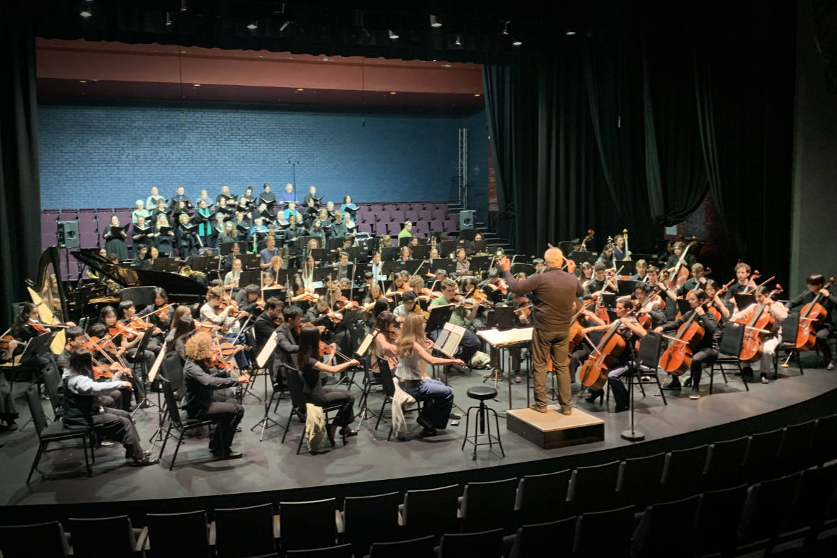 Melbourne Youth Orchestra cond. Brett Kelly rehearsing at WGAC